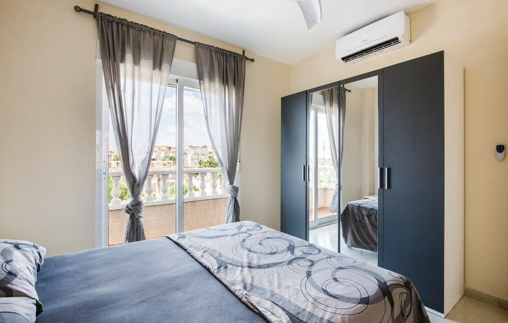 3 makuuhuone Omakotitalo myytävänä paikassa Villamartin mukana uima-altaan - 165 000 € (Ref: 8982143)