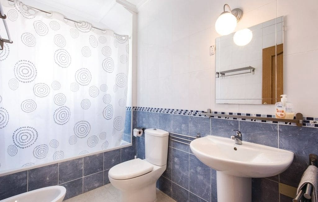 3 makuuhuone Omakotitalo myytävänä paikassa Villamartin mukana uima-altaan - 165 000 € (Ref: 8982143)