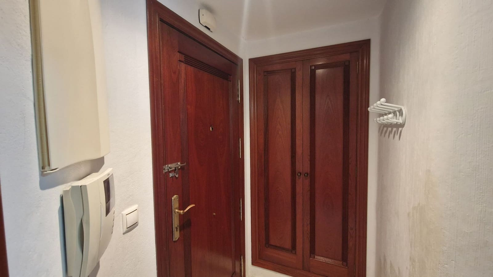 2 bedroom Apartment for sale in Torrevieja with pool - € 229,900 (Ref: 8982154)