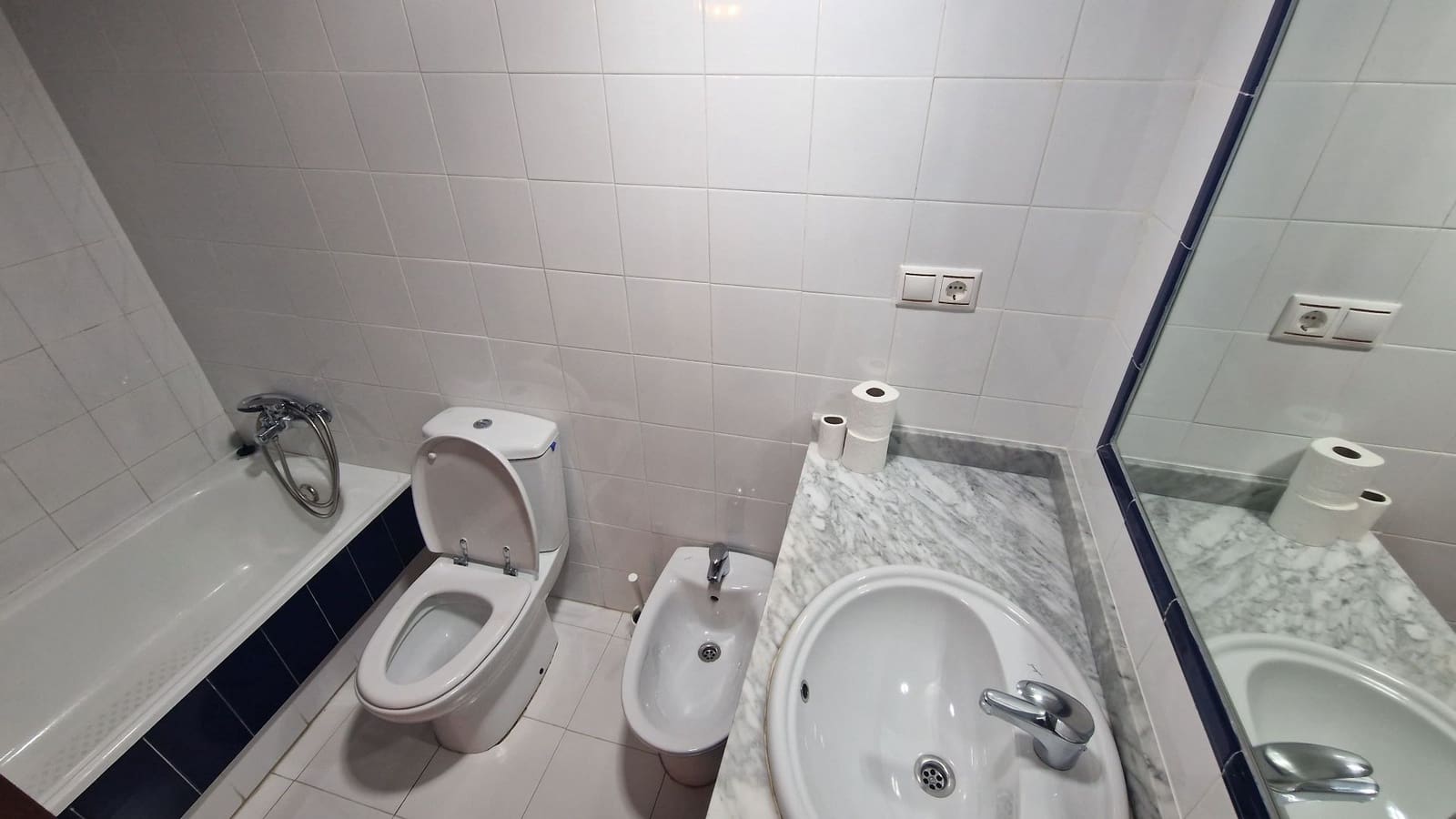 2 bedroom Apartment for sale in Torrevieja with pool - € 229,900 (Ref: 8982154)