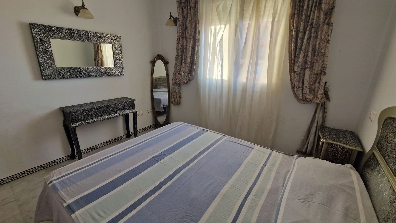 2 bedroom Apartment for sale in Torrevieja with pool - € 229,900 (Ref: 8982154)