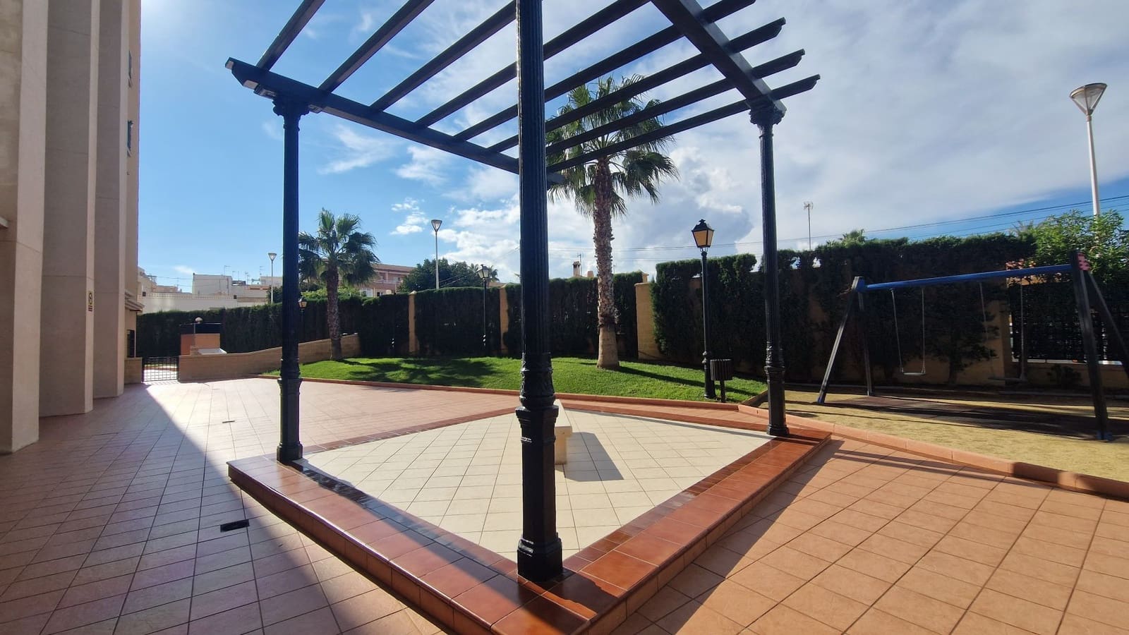 2 bedroom Apartment for sale in Torrevieja with pool - € 229,900 (Ref: 8982154)