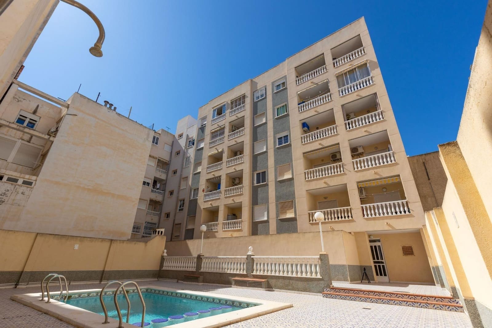 1 bedroom Apartment for sale in Torrevieja with pool - € 103,260 (Ref: 9026446)