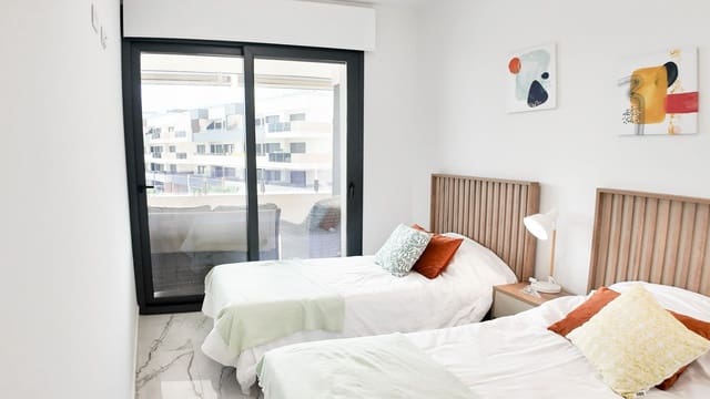 Apartamento de 2 habitaciones en Playa Flamenca, Orihuela en venta con piscina garaje - 349.999 € (Ref: 9134100)