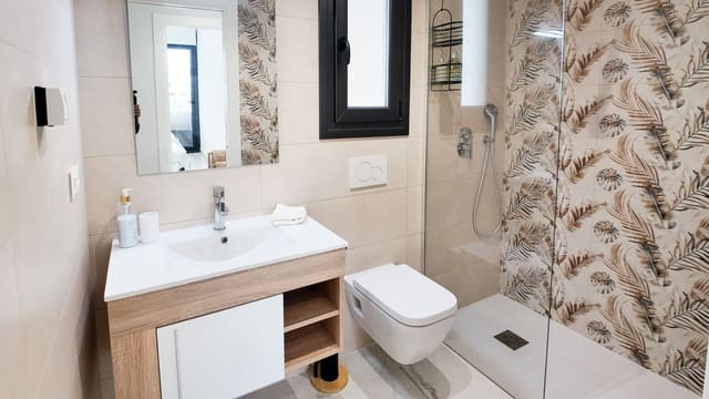 Apartamento de 2 habitaciones en Playa Flamenca, Orihuela en venta con piscina garaje - 349.999 € (Ref: 9134100)