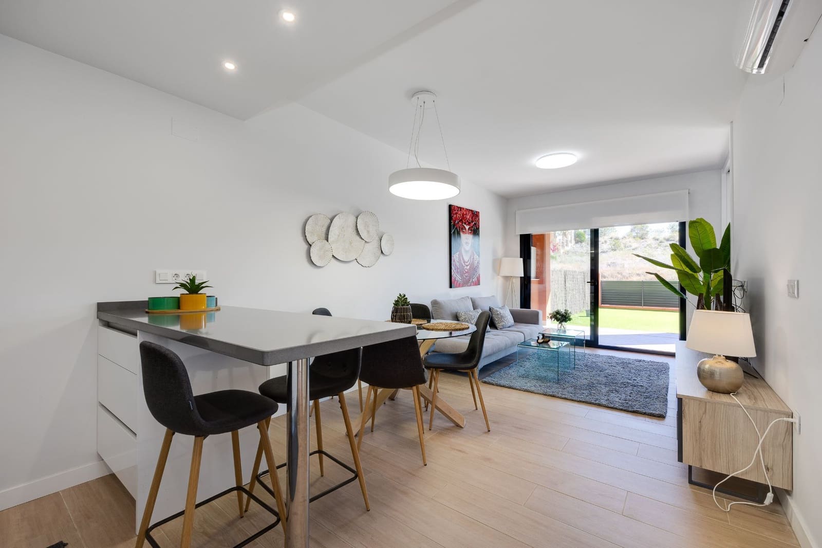 Apartamento de 2 habitaciones en Villamartin en venta con piscina garaje - 275.000 € (Ref: 9141398)