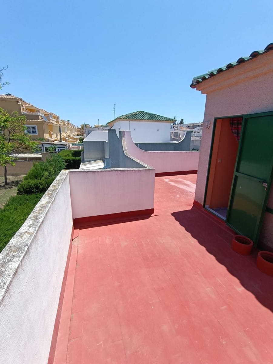 3 soverom Hus til salgs i Torrevieja med svømmebasseng - € 179 990 (Ref: 9141406)