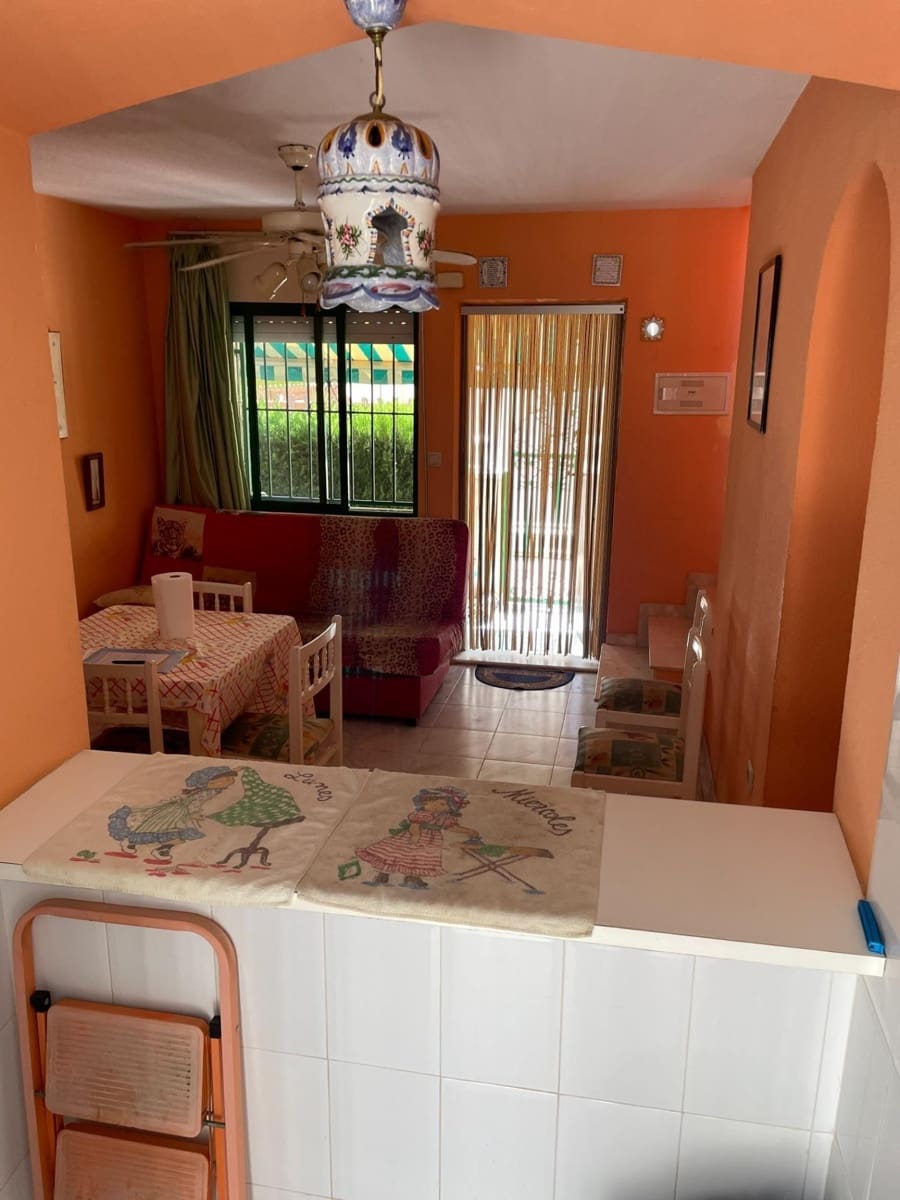 3 soverom Hus til salgs i Torrevieja med svømmebasseng - € 179 990 (Ref: 9141406)