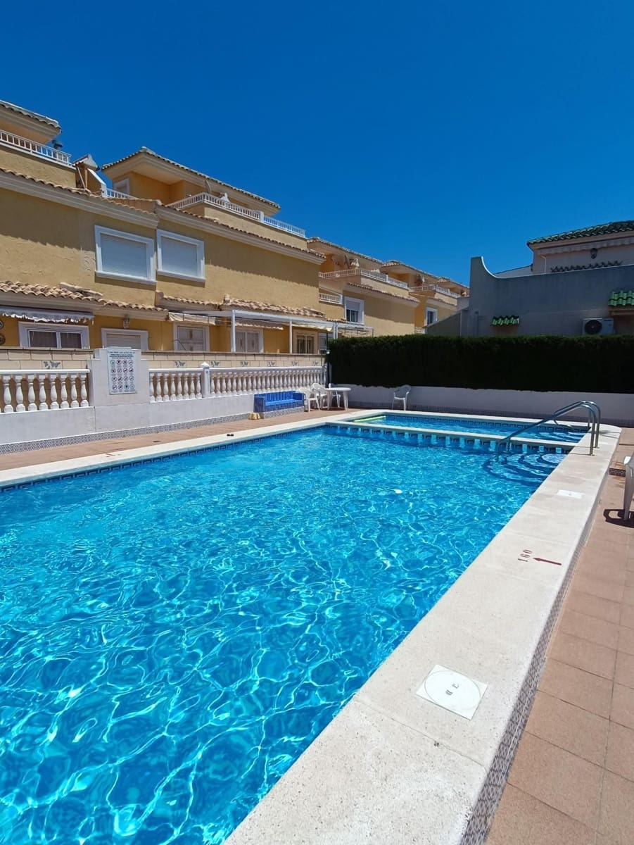 3 soverom Hus til salgs i Torrevieja med svømmebasseng - € 179 990 (Ref: 9141406)