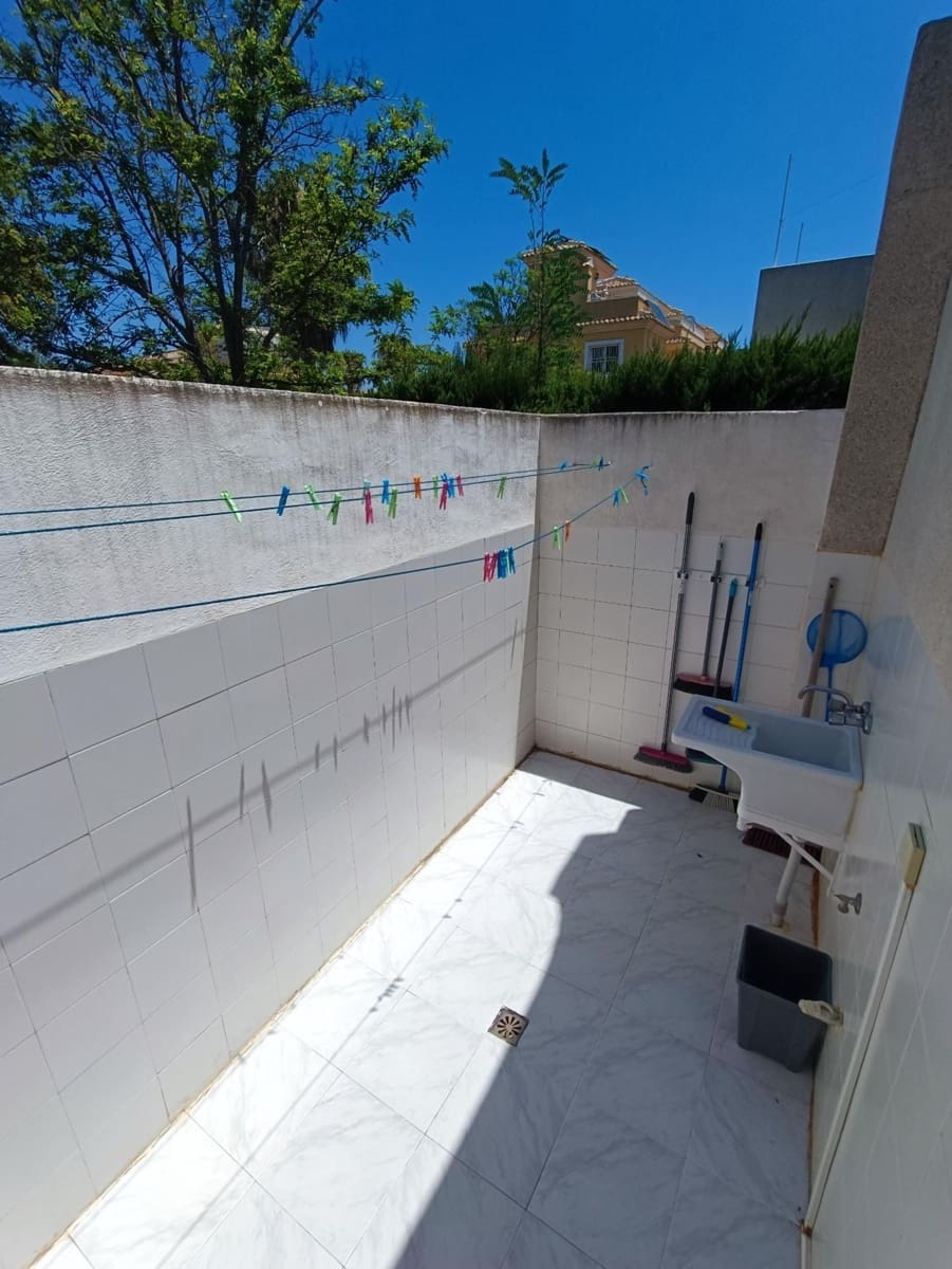 3 soverom Hus til salgs i Torrevieja med svømmebasseng - € 179 990 (Ref: 9141406)