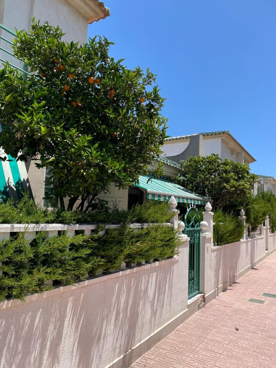 3 soverom Hus til salgs i Torrevieja med svømmebasseng - € 179 990 (Ref: 9141406)