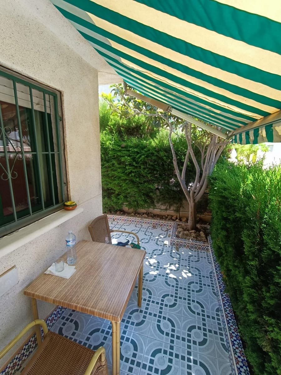 3 soverom Hus til salgs i Torrevieja med svømmebasseng - € 179 990 (Ref: 9141406)