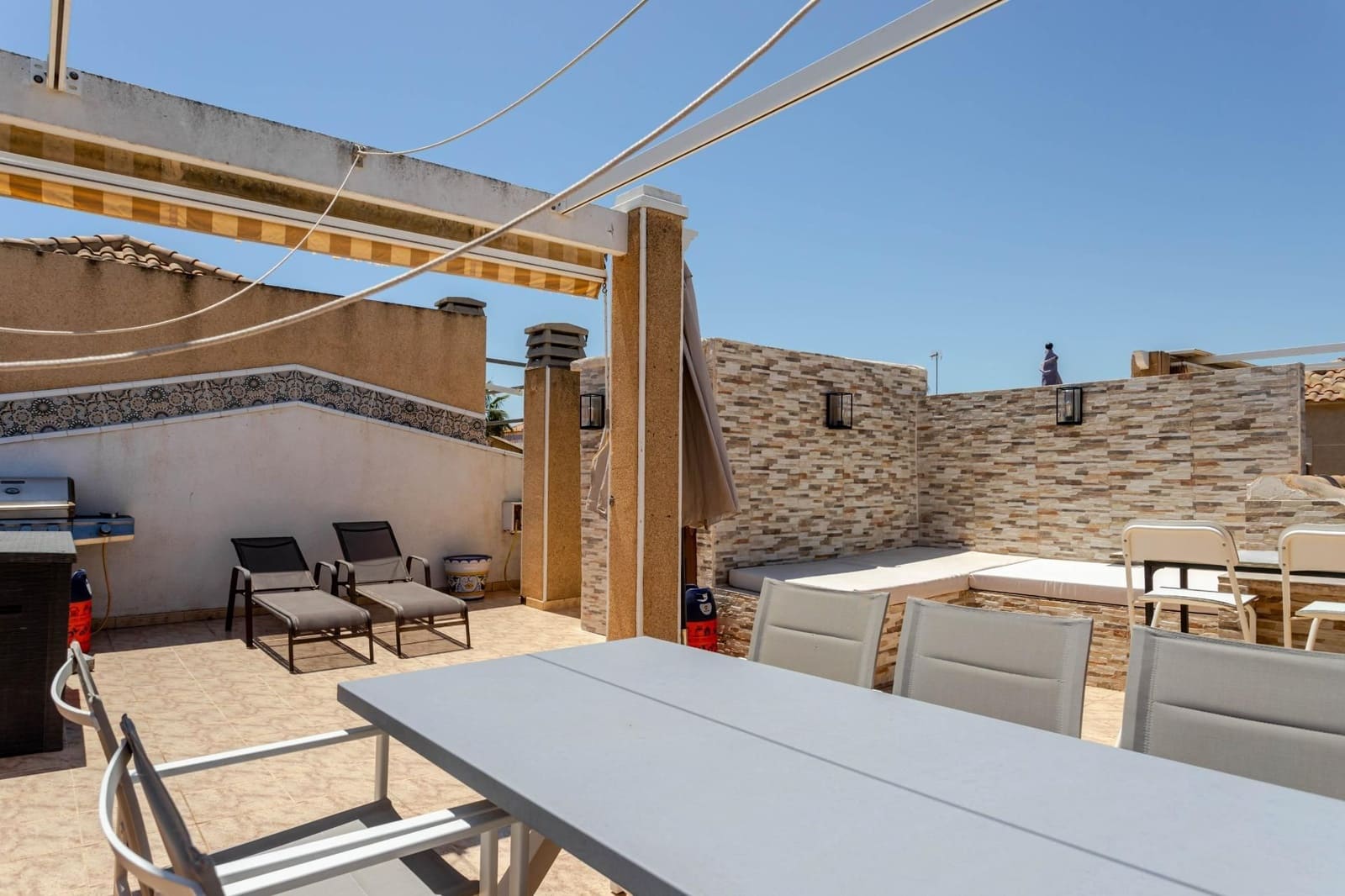 2 bedroom Townhouse for sale in Torrevieja with pool - € 200,000 (Ref: 9206281)