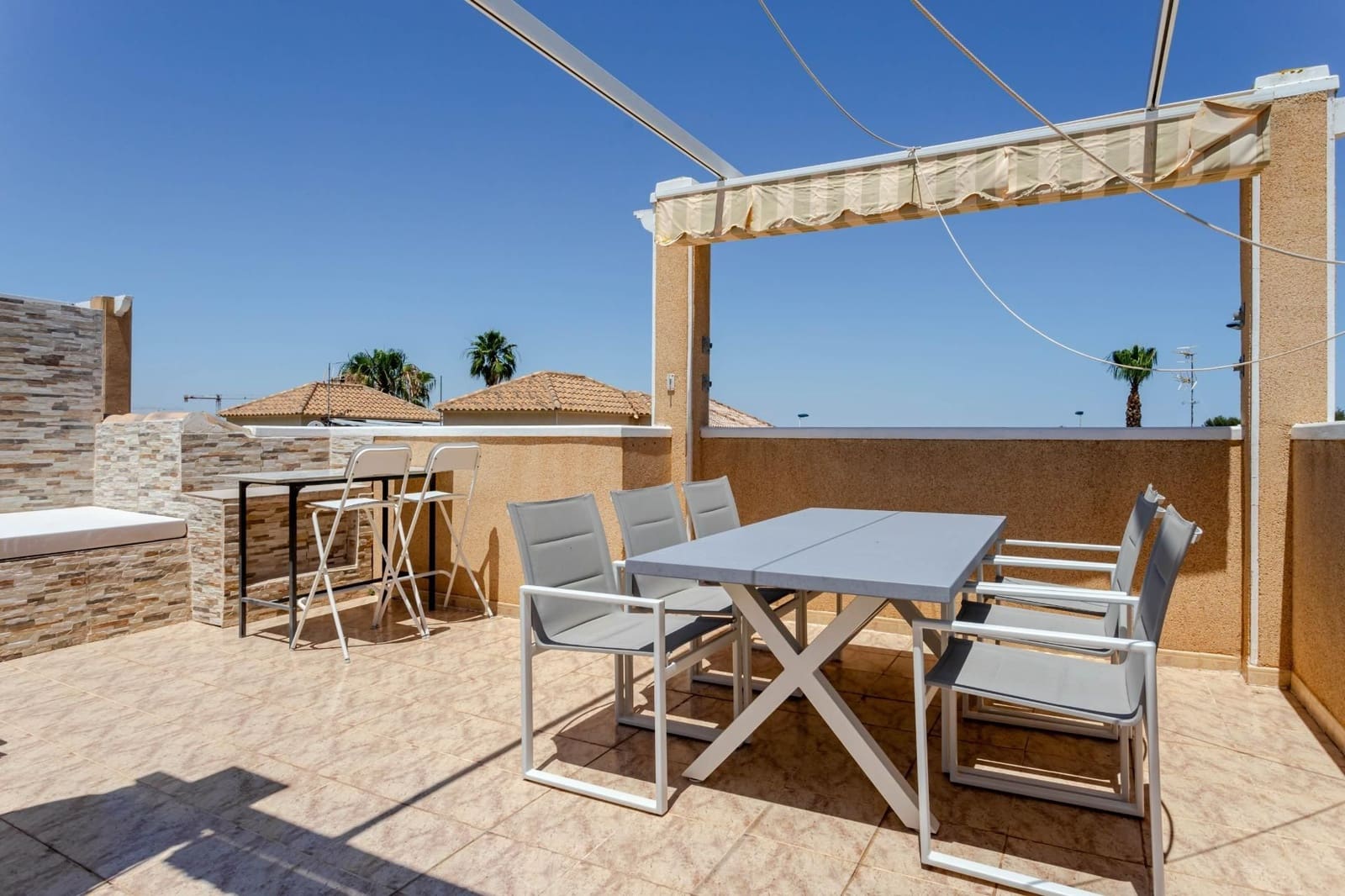 2 bedroom Townhouse for sale in Torrevieja with pool - € 200,000 (Ref: 9206281)