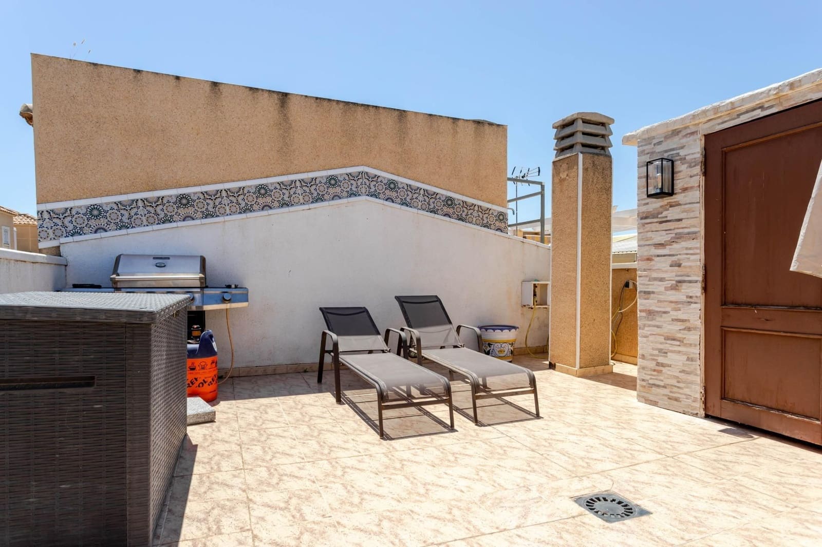 2 bedroom Townhouse for sale in Torrevieja with pool - € 200,000 (Ref: 9206281)