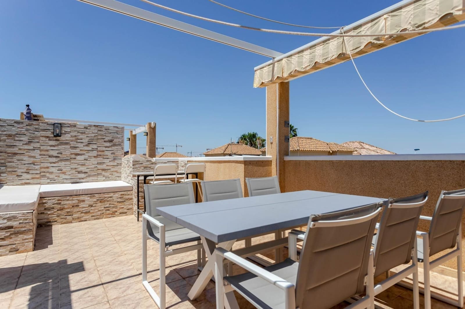 2 bedroom Townhouse for sale in Torrevieja with pool - € 200,000 (Ref: 9206281)