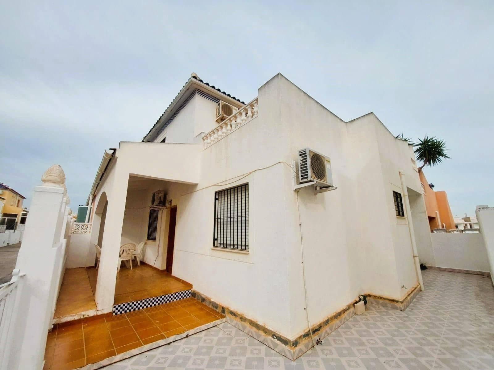 3 sypialnia Dom na sprzedaż w Torrevieja z basenem - 188 000 € (Ref: 9206282)