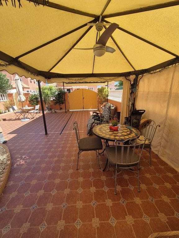 4 soverom Hus til salgs i Los Montesinos med svømmebasseng garasje - € 220 000 (Ref: 9226237)