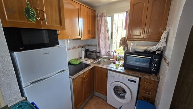 2 bedroom Apartment for sale in Torrevieja with pool - € 114,950 (Ref: 9232381)