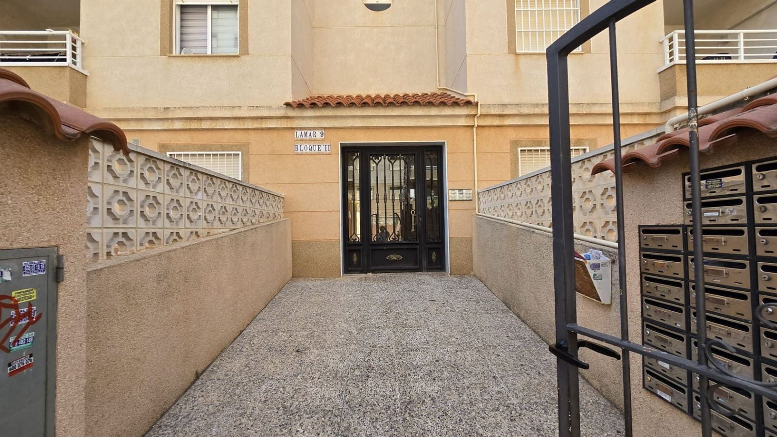 2 bedroom Apartment for sale in Torrevieja with pool - € 114,950 (Ref: 9232381)