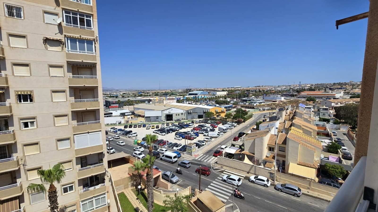 2 bedroom Apartment for sale in Torrevieja with pool - € 114,950 (Ref: 9232381)