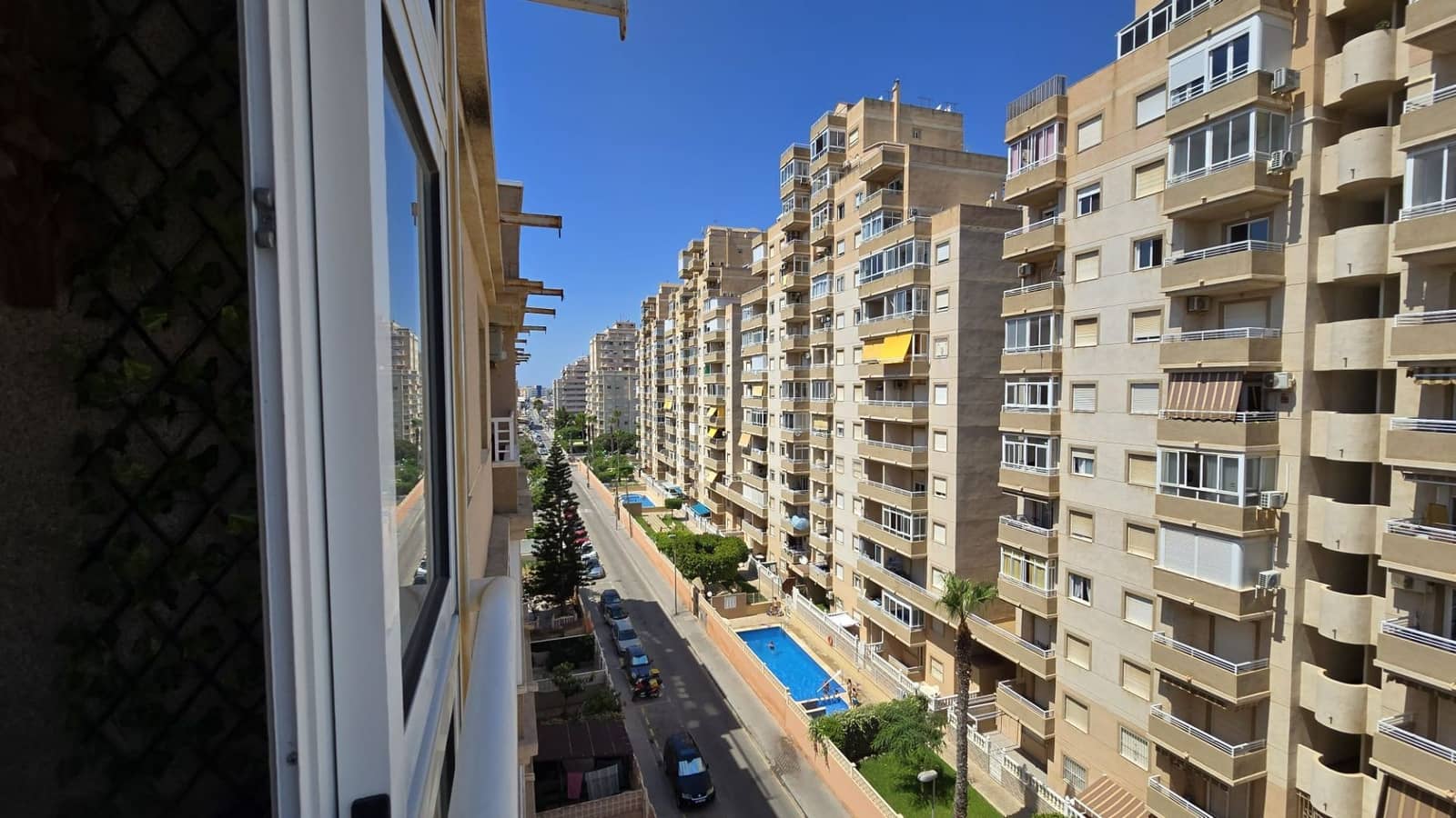 2 bedroom Apartment for sale in Torrevieja with pool - € 114,950 (Ref: 9232381)