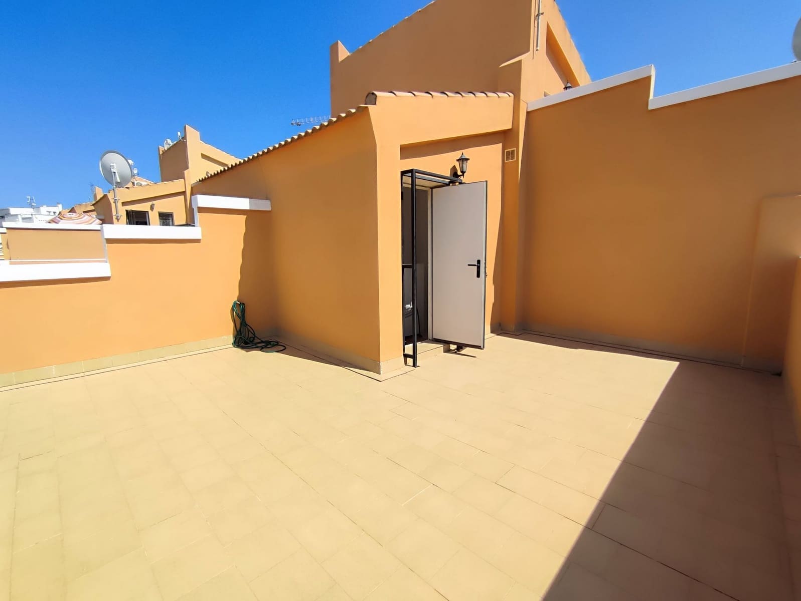 3 soveværelse Byhus til salg i Los Altos med swimmingpool garage - € 215.000 (Ref: 9236030)