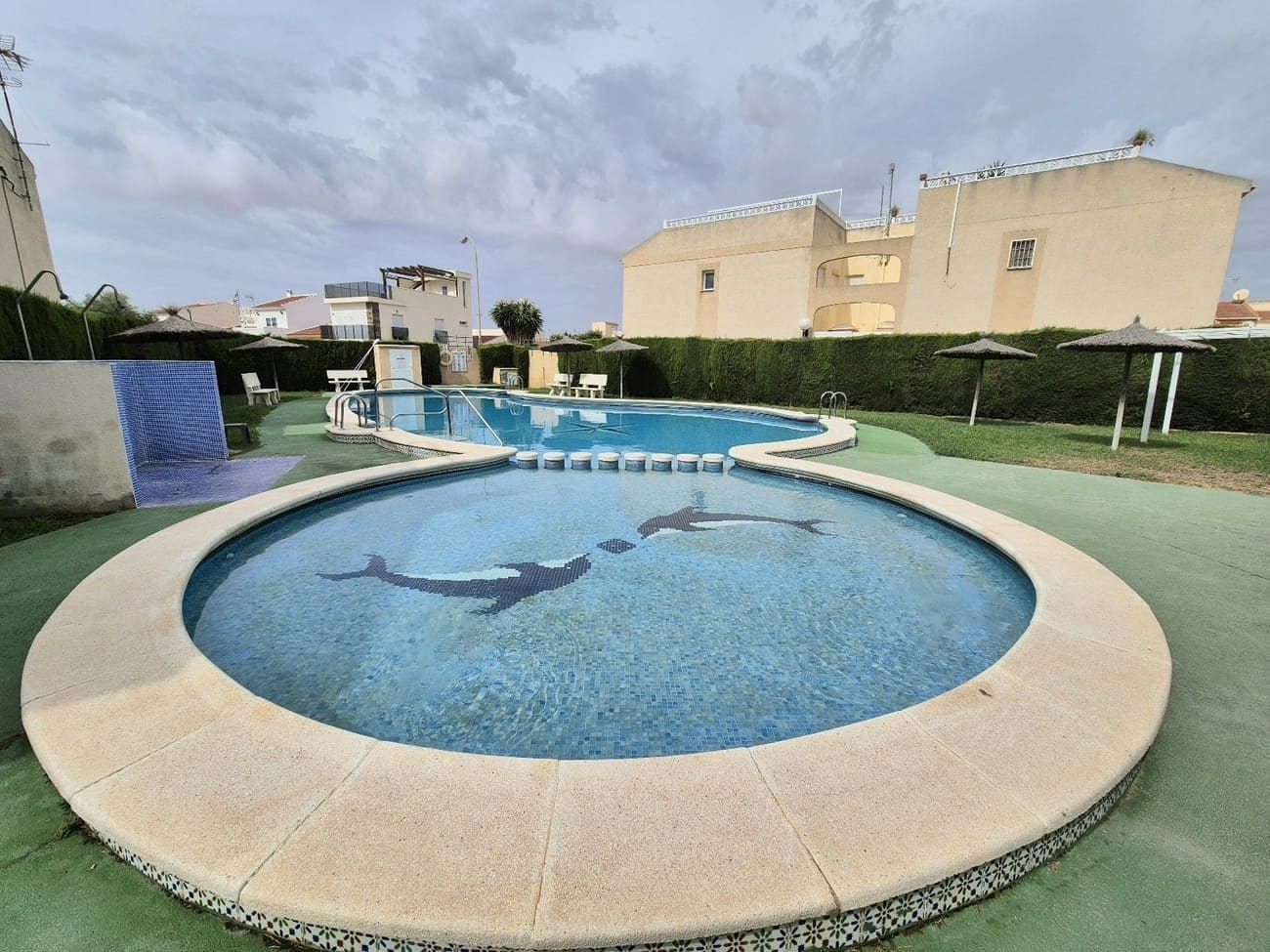 2 makuuhuone Bungalow myytävänä paikassa Torrevieja mukana uima-altaan 
autotalli - 124 995 € (Ref: 9256773)