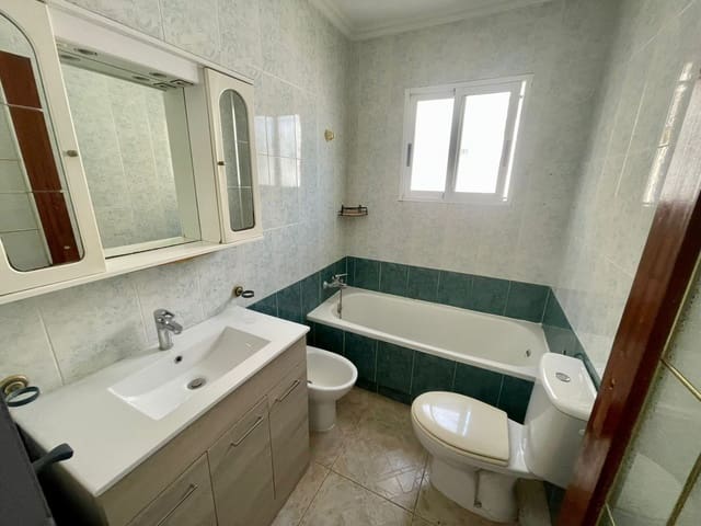 3 quarto Casa em Banda para venda em Playa Flamenca, Orihuela com piscina garagem - 180 000 € (Ref: 9326011)