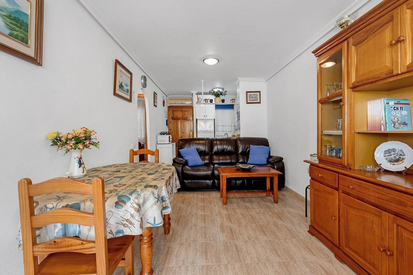 Apartamento de 2 habitaciones en Torrevieja en venta con piscina garaje - 111.500 € (Ref: 9334410)