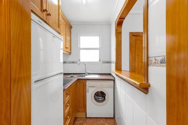 Apartamento de 2 habitaciones en Torrevieja en venta con piscina - 125.000 € (Ref: 9334411)