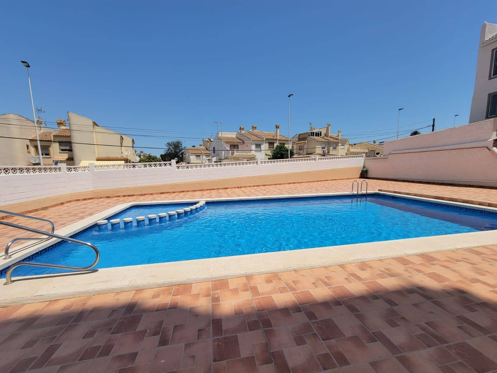 2 makuuhuone Huoneisto myytävänä paikassa Torrevieja mukana uima-altaan - 127 260 € (Ref: 9344382)