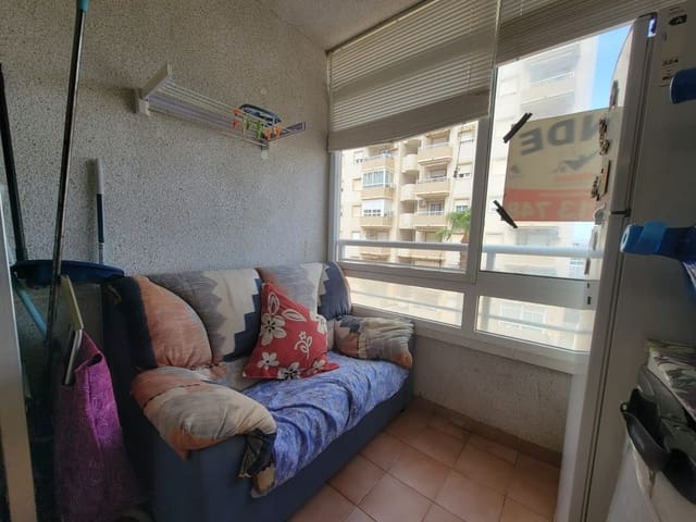 2 makuuhuone Huoneisto myytävänä paikassa Torrevieja mukana uima-altaan - 127 260 € (Ref: 9344382)
