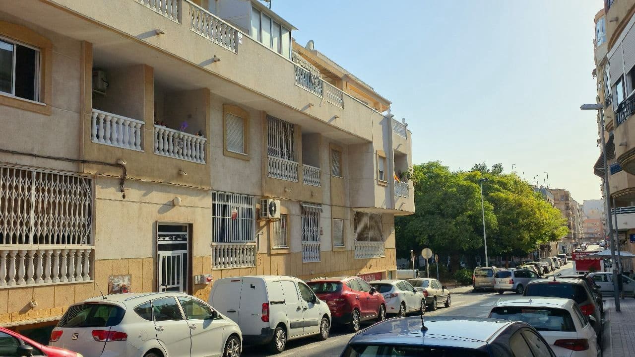 2 soveværelse Lejlighed til salg i Torrevieja med swimmingpool garage - € 126.000 (Ref: 9344383)