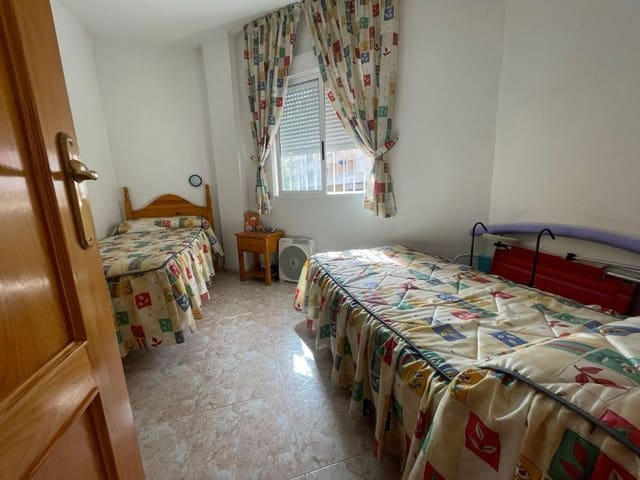 2 makuuhuone Huoneisto myytävänä paikassa Torrevieja mukana uima-altaan 
autotalli - 126 000 € (Ref: 9344383)