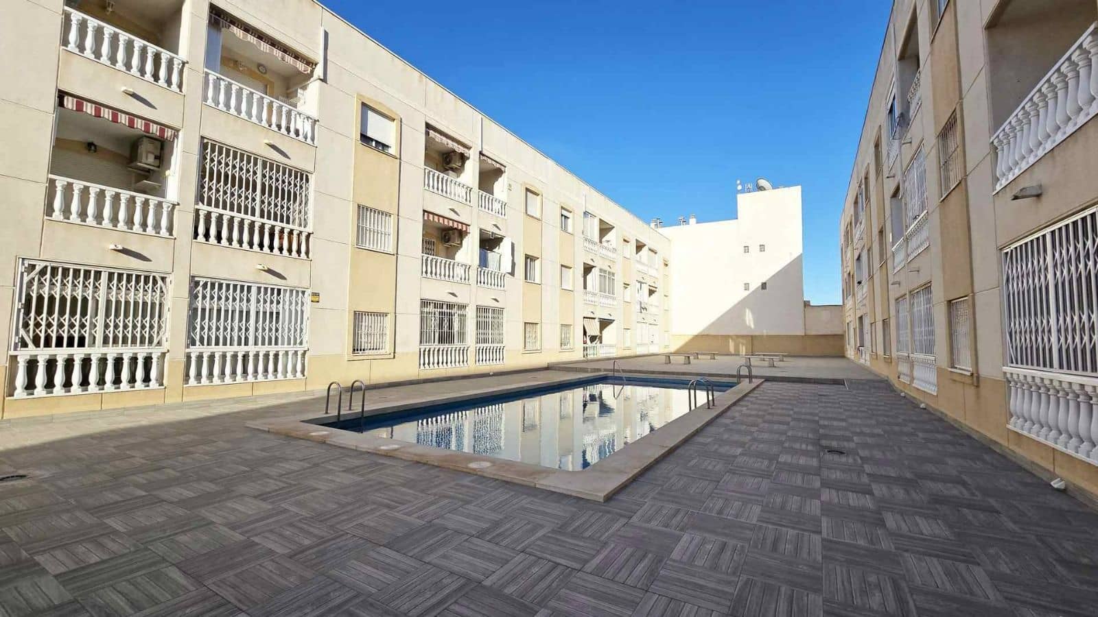 2 quarto Apartamento para venda em Torrevieja com piscina - 109 900 € (Ref: 9366993)