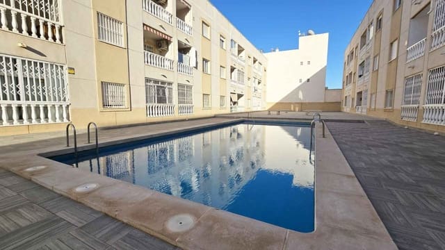 2 quarto Apartamento para venda em Torrevieja com piscina - 109 900 € (Ref: 9366993)