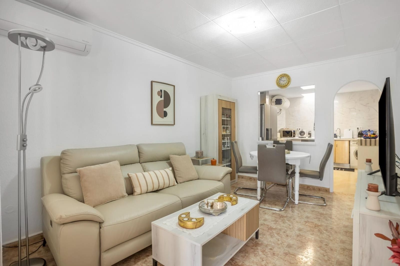 2 makuuhuone Omakotitalo myytävänä paikassa Torrevieja - 129 900 € (Ref: 9366994)