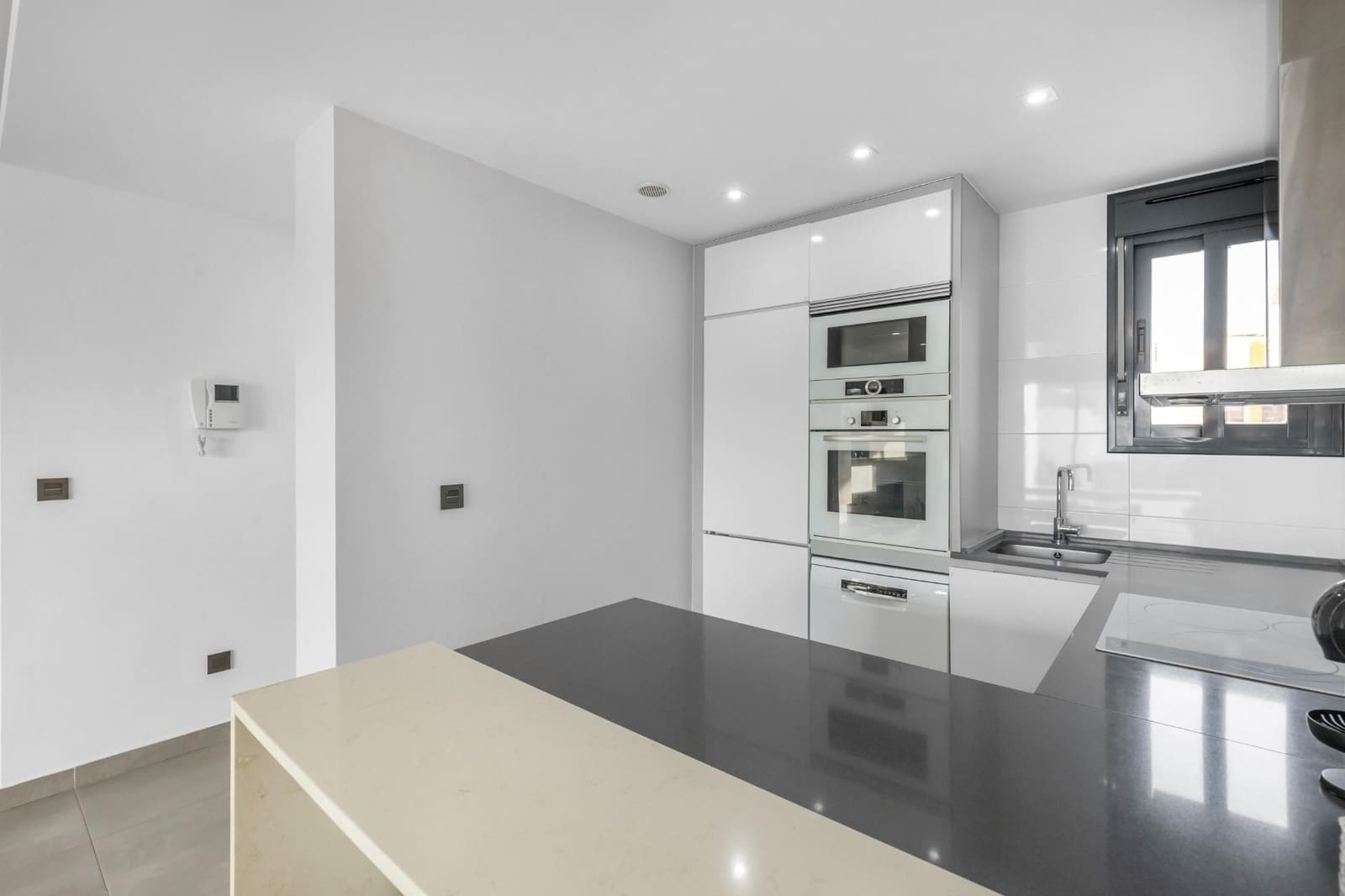 2 bedroom Apartment for sale in Punta Prima with pool garage - € 289,900 (Ref: 9366996)