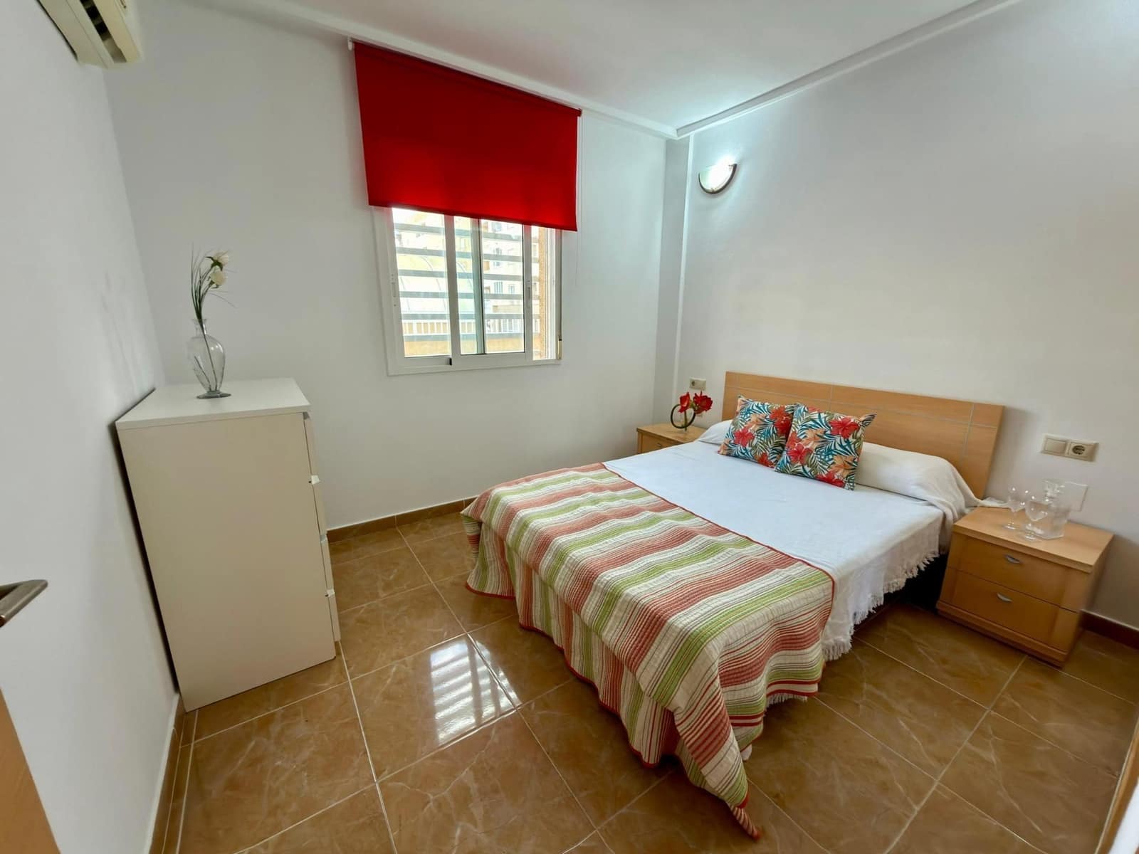 Apartamento de 2 habitaciones en Torrevieja en venta con piscina garaje - 125.000 € (Ref: 9433146)