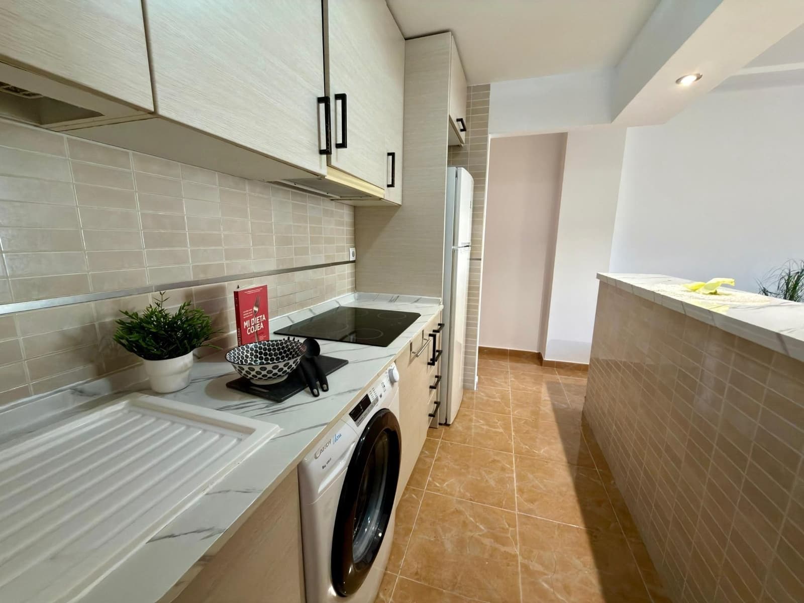 Apartamento de 2 habitaciones en Torrevieja en venta con piscina garaje - 125.000 € (Ref: 9433146)