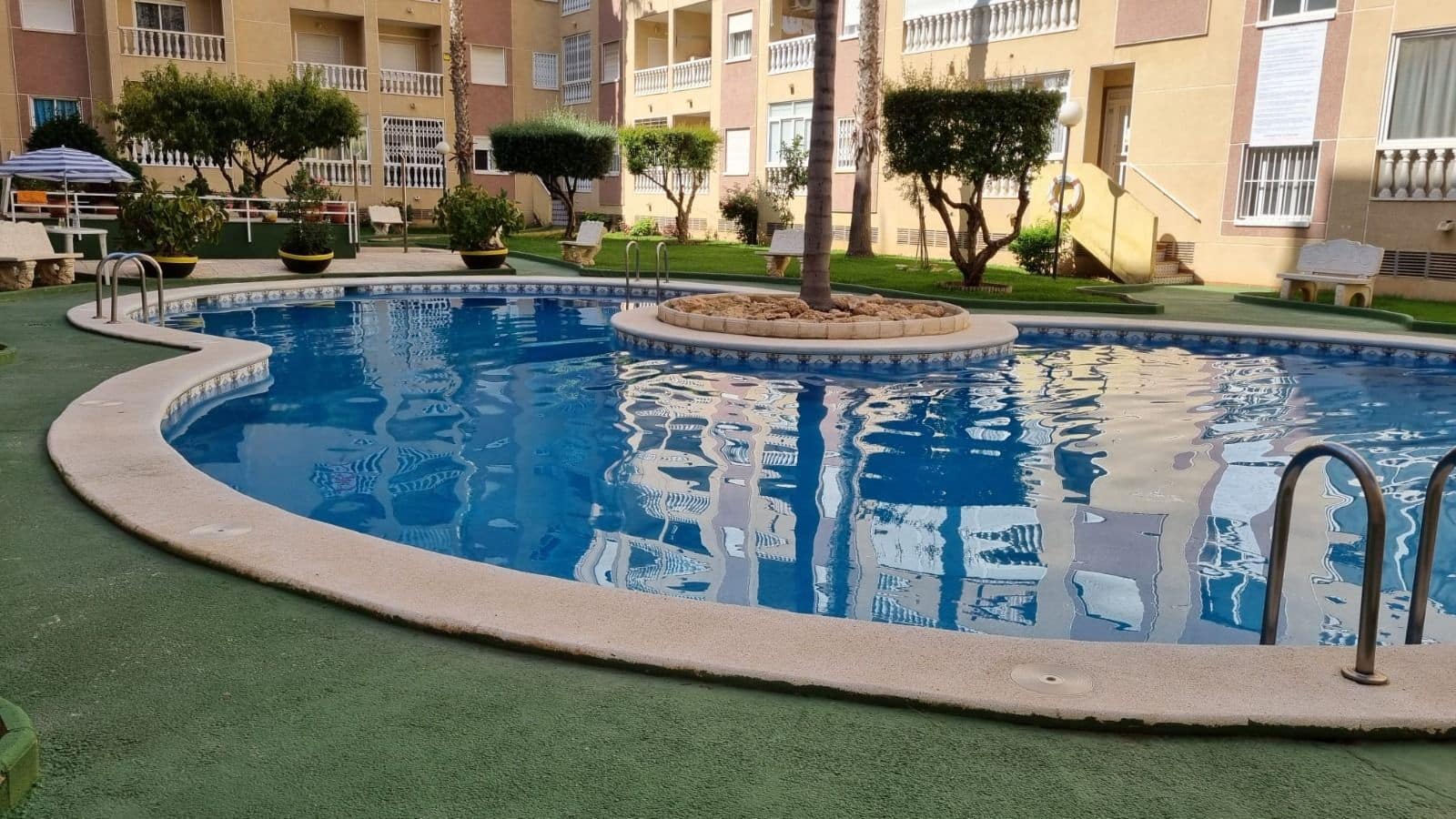 1 sypialnia Apartament na sprzedaż w Torrevieja z basenem garażem - 117 500 € (Ref: 9496898)