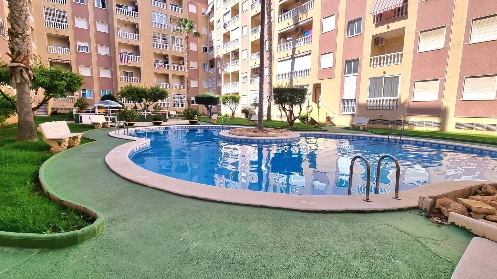 1 sypialnia Apartament na sprzedaż w Torrevieja z basenem garażem - 117 500 € (Ref: 9496898)