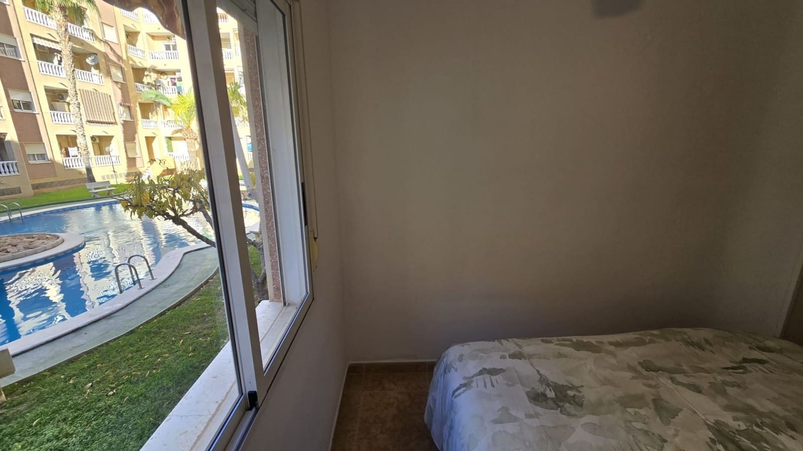 1 sypialnia Apartament na sprzedaż w Torrevieja z basenem garażem - 117 500 € (Ref: 9496898)