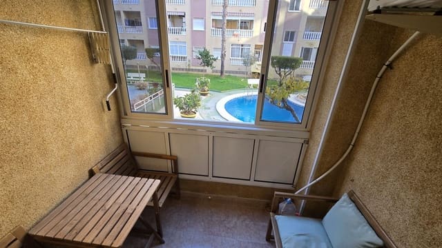 1 makuuhuone Huoneisto myytävänä paikassa Torrevieja mukana uima-altaan 
autotalli - 117 500 € (Ref: 9496898)