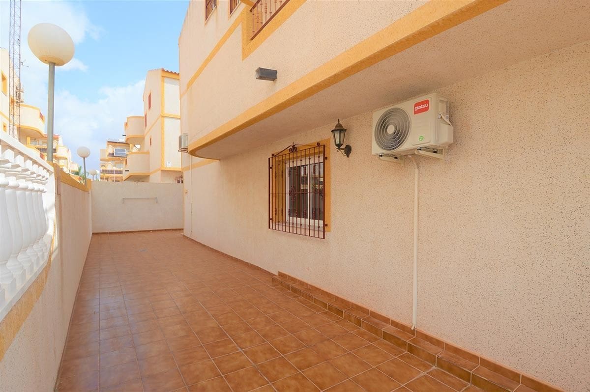 3 bedroom Townhouse for sale in Playa Flamenca with pool garage - € 185,000 (Ref: 9496899)