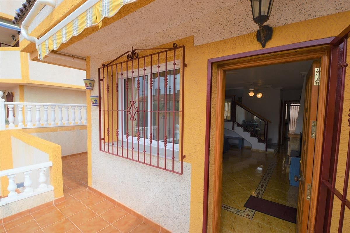 3 bedroom Townhouse for sale in Playa Flamenca with pool garage - € 185,000 (Ref: 9496899)