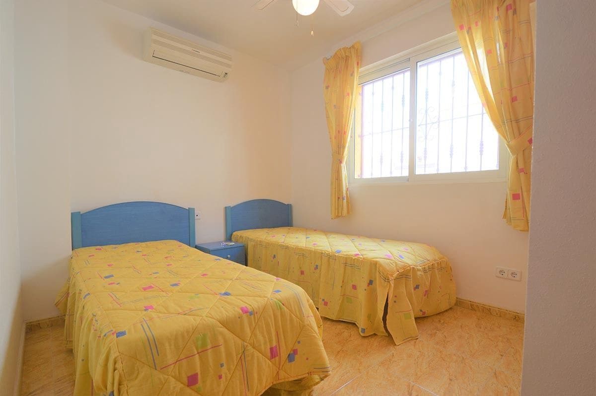 3 bedroom Townhouse for sale in Playa Flamenca with pool garage - € 185,000 (Ref: 9496899)