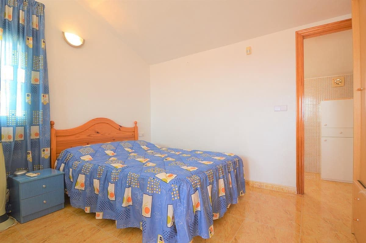 3 bedroom Townhouse for sale in Playa Flamenca with pool garage - € 185,000 (Ref: 9496899)