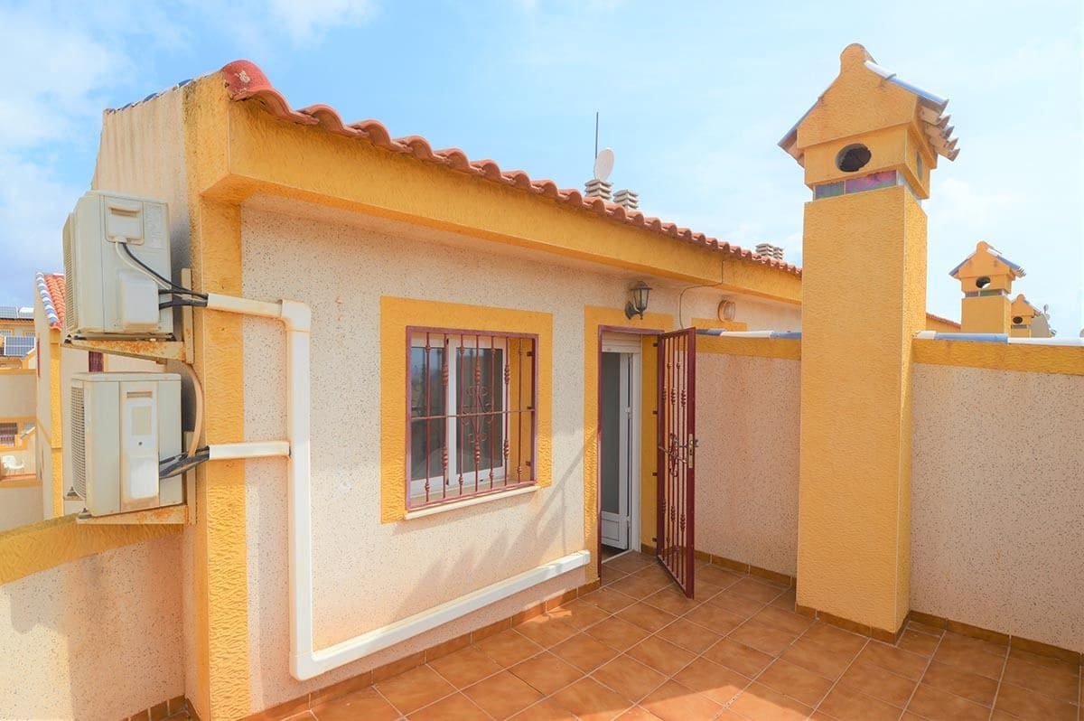3 bedroom Townhouse for sale in Playa Flamenca with pool garage - € 185,000 (Ref: 9496899)